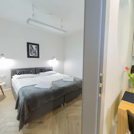 M5 Main Square Stylish One Bedroom Krakow Exterior photo