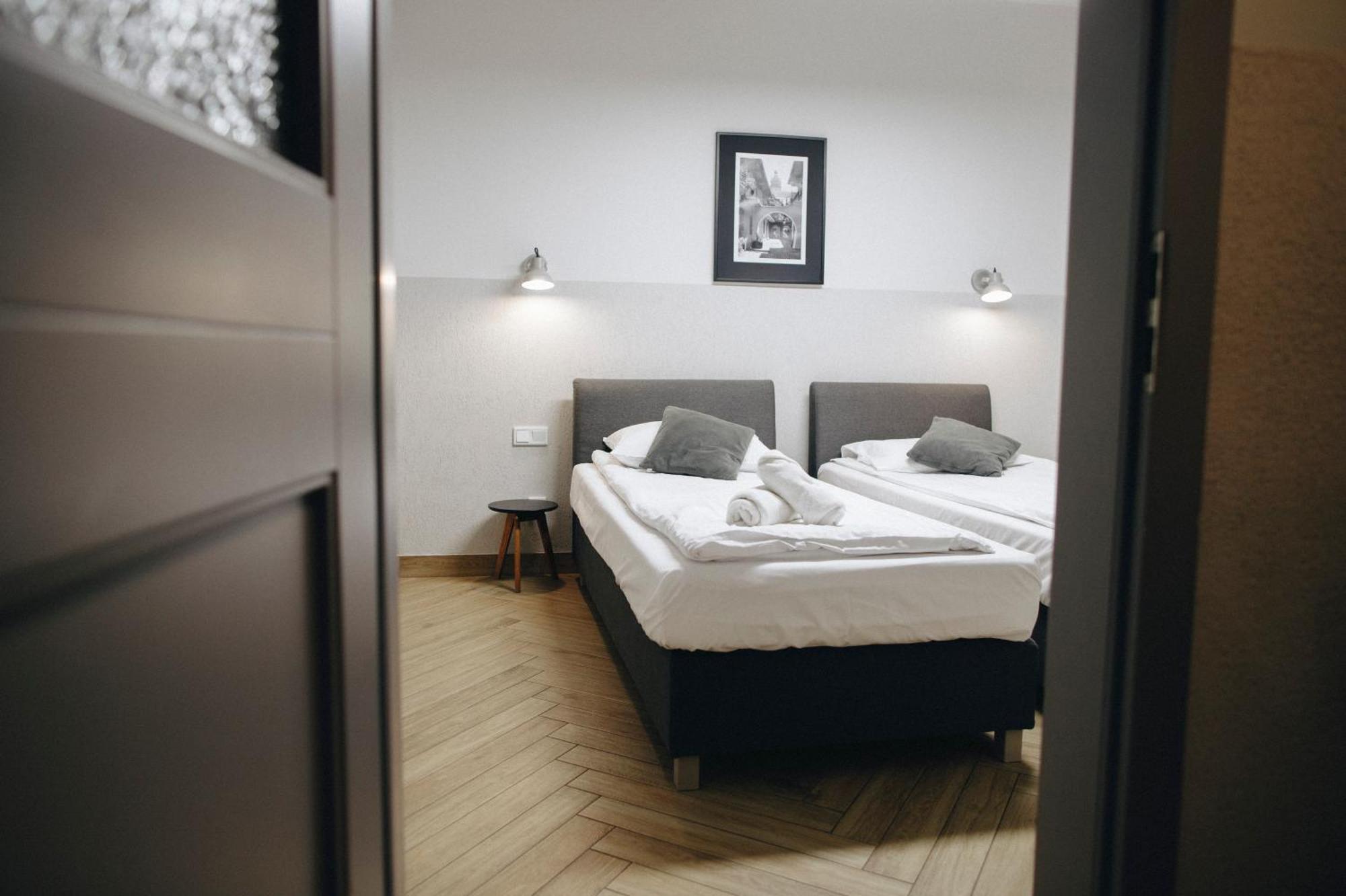 M5 Main Square Stylish One Bedroom Апартаменти *
